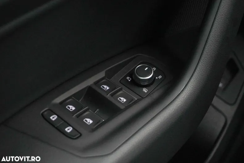 Volkswagen Touareg din 2025 cu 4.000 km - oferta VOL164058 - foto 24