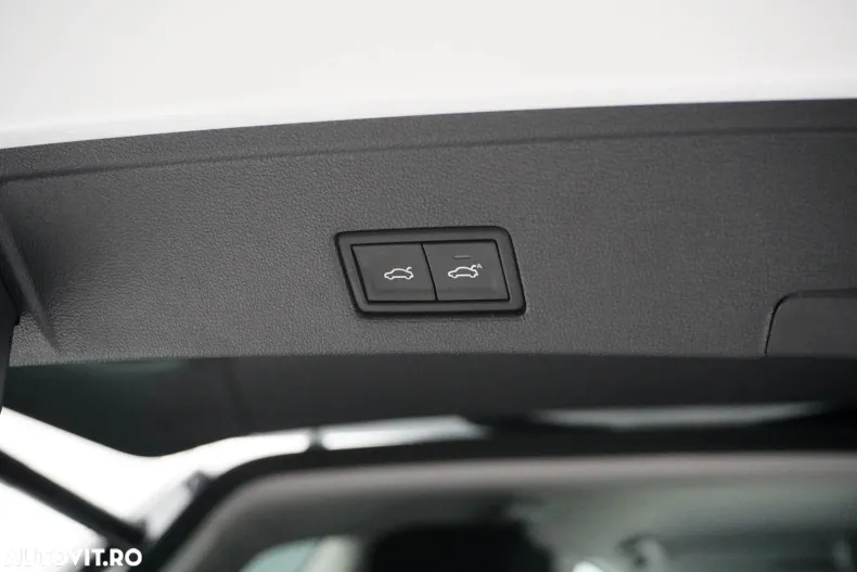 Volkswagen Touareg din 2025 cu 4.000 km - oferta VOL164058 - foto 40