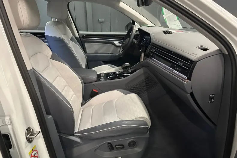 Volkswagen Touareg din 2025 cu 24.000 km - oferta VOL164084 - foto 10