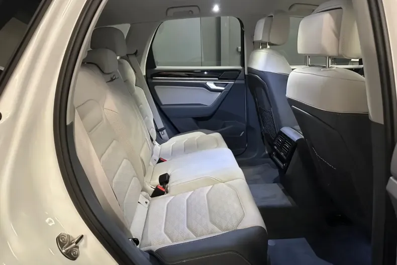 Volkswagen Touareg din 2025 cu 24.000 km - oferta VOL164084 - foto 26