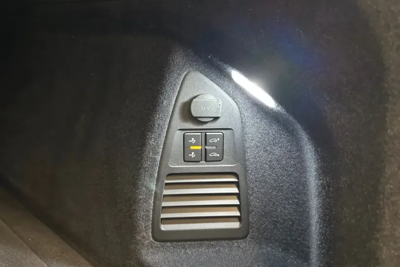 Volkswagen Touareg din 2025 cu 24.000 km - oferta VOL164084 - foto 29