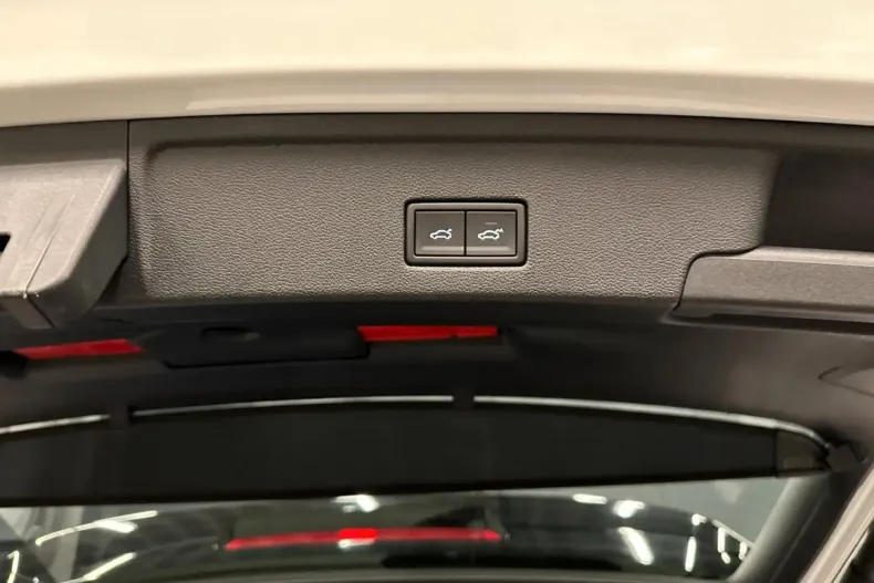 Volkswagen Touareg din 2025 cu 24.000 km - oferta VOL164084 - foto 30