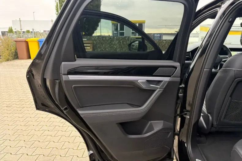 Volkswagen Touareg din 2024 cu 22.000 km - oferta VOL164085 - foto 30