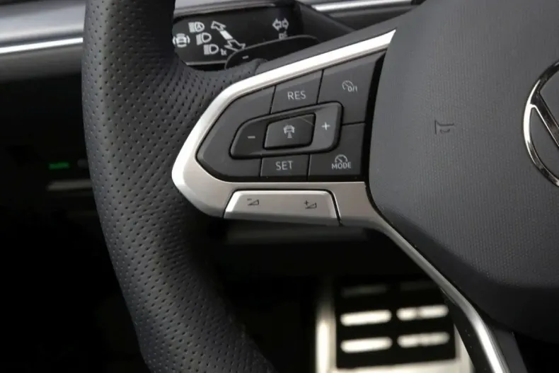 Volkswagen Touareg din 2024 cu 17.800 km - oferta VOL164106 - foto 16