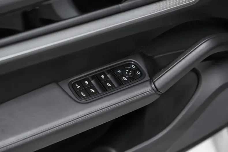 Porsche Cayenne din 2024 cu 23.600 km - oferta POR164114 - foto 18