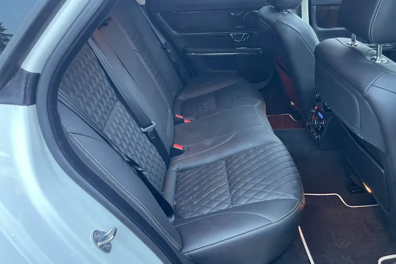 Jaguar XJ din 2019 cu 16.104 km - oferta JAG164128 - foto 7