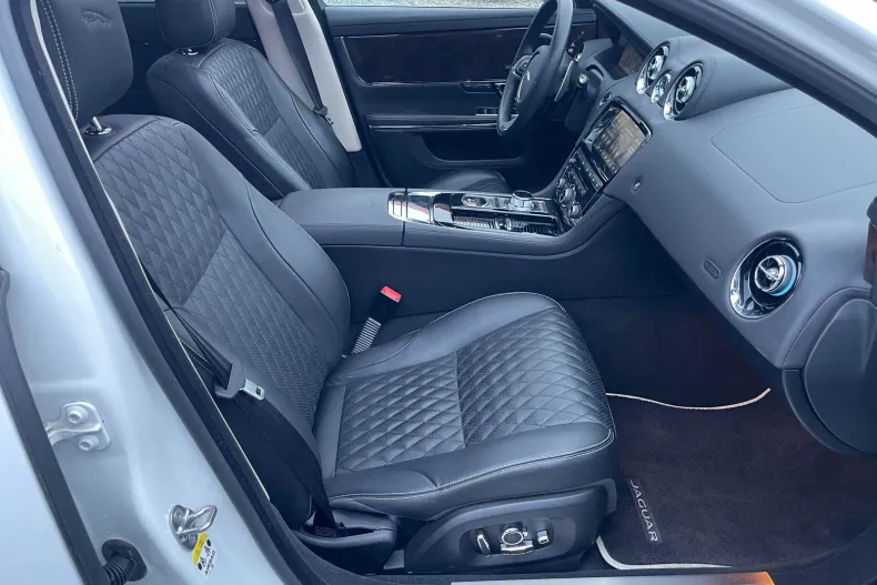 Jaguar XJ din 2019 cu 16.104 km - oferta JAG164128 - foto 8