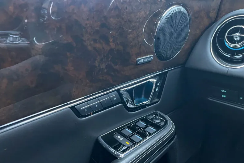 Jaguar XJ din 2019 cu 16.104 km - oferta JAG164128 - foto 9