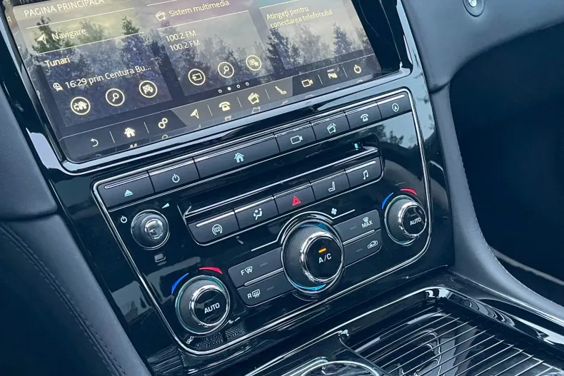 Jaguar XJ din 2019 cu 16.104 km - oferta JAG164128 - foto 12