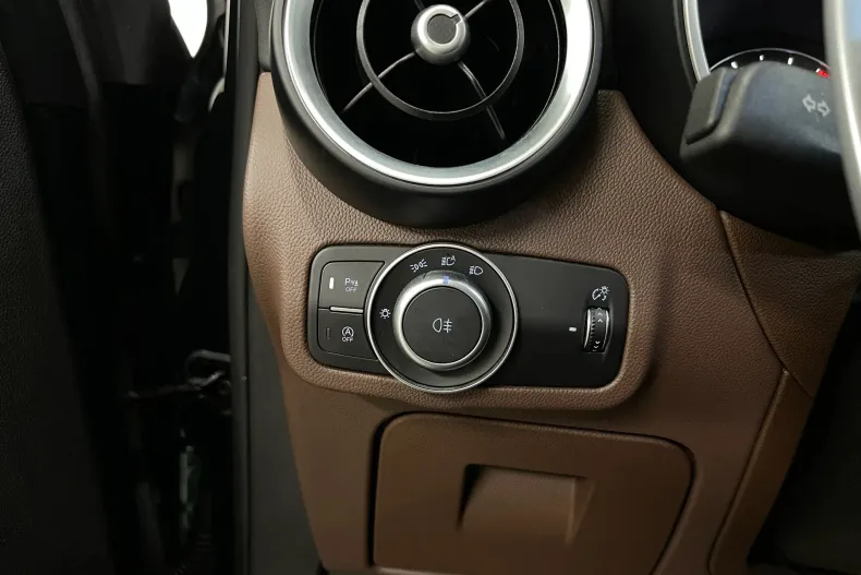 Alfa Romeo Stelvio din 2021 cu 118.101 km - oferta ALF164141 - foto 32