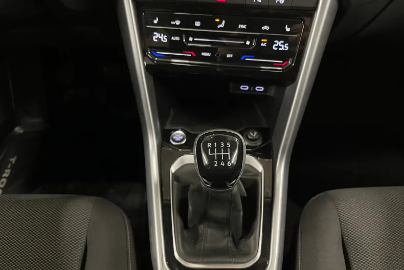 Volkswagen T-Roc din 2022 cu 63.427 km - oferta VOL164142 - foto 24