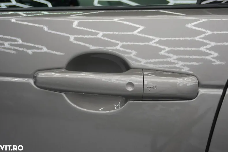 Land Rover Discovery din 2024 cu 64.941 km - oferta LAN164144 - foto 8