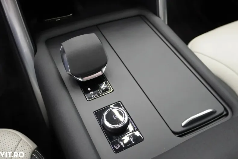 Land Rover Discovery din 2024 cu 64.941 km - oferta LAN164144 - foto 20