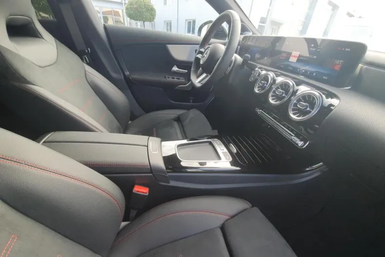 Mercedes-Benz CLA din 2024 cu 37.396 km - oferta MER164146 - foto 12