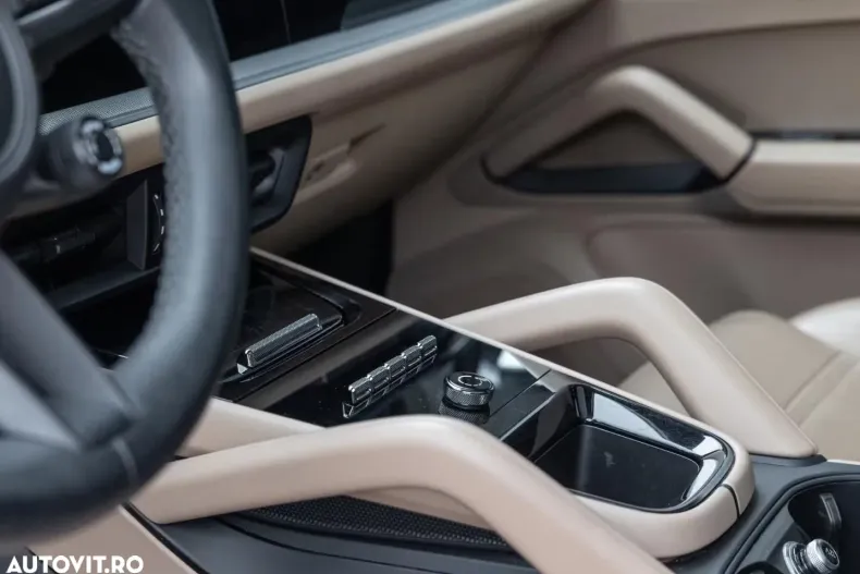 Porsche Cayenne din 2024 cu 25.584 km - oferta POR164185 - foto 25