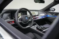 BMW Seria 7 din 2024 cu 5.651 km - oferta BMW164196 - foto 11