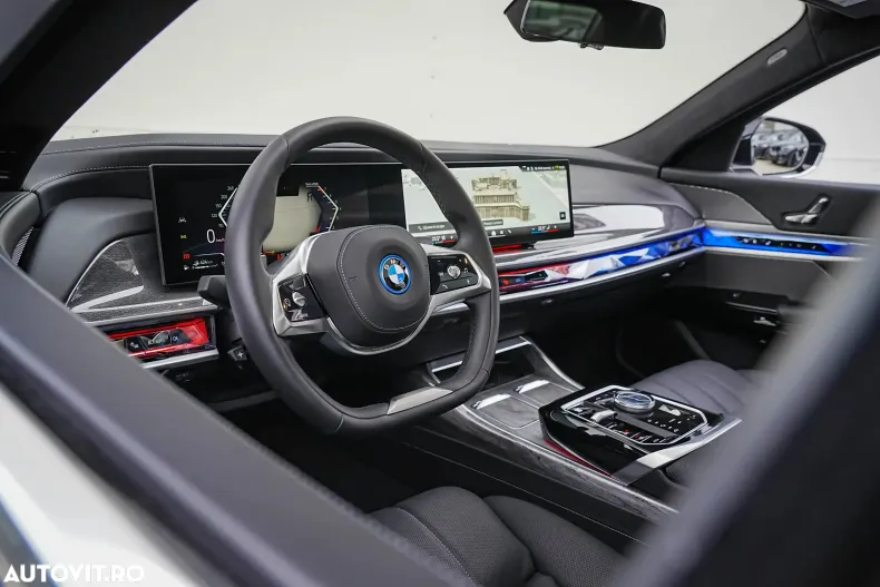 BMW Seria 7 din 2024 cu 5.651 km - oferta BMW164196 - foto 11