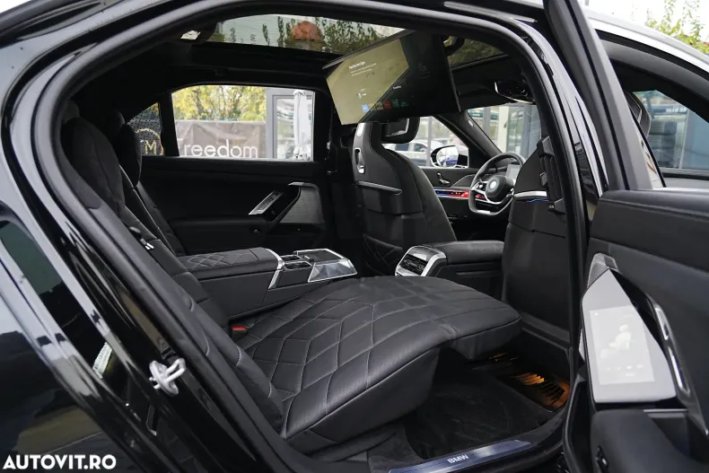 BMW Seria 7 din 2024 cu 5.651 km - oferta BMW164196 - foto 23