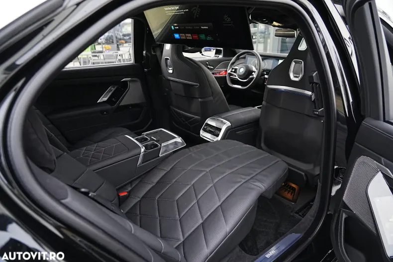 BMW Seria 7 din 2024 cu 5.651 km - oferta BMW164196 - foto 25
