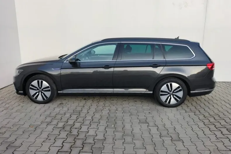 Volkswagen Passat din 2021 cu 88.370 km - oferta VOL164249 - foto 4
