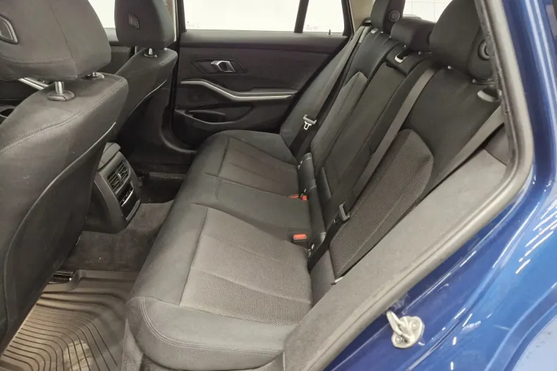 BMW Seria 3 din 2022 cu 61.595 km - oferta BMW164295 - foto 7