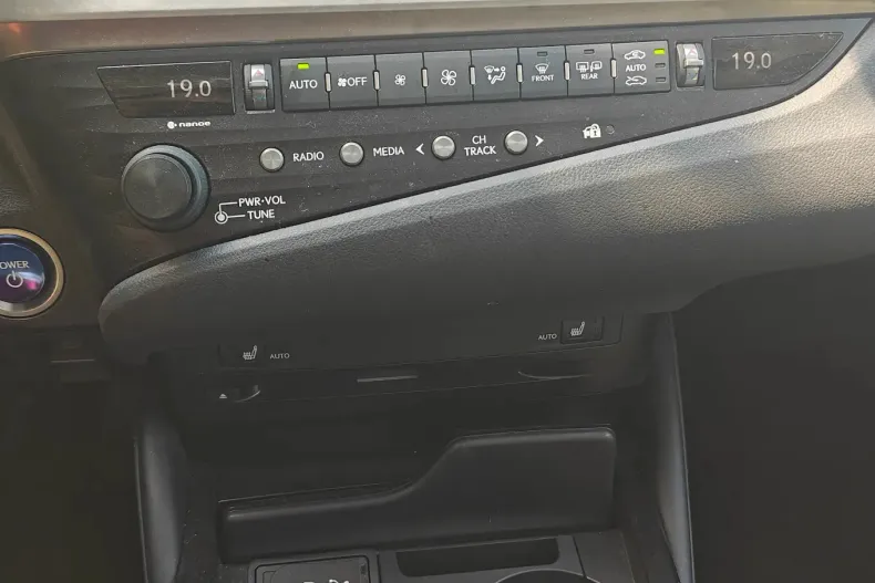 Lexus Seria ES din 2019 cu 137.694 km - oferta LEX164300 - foto 6