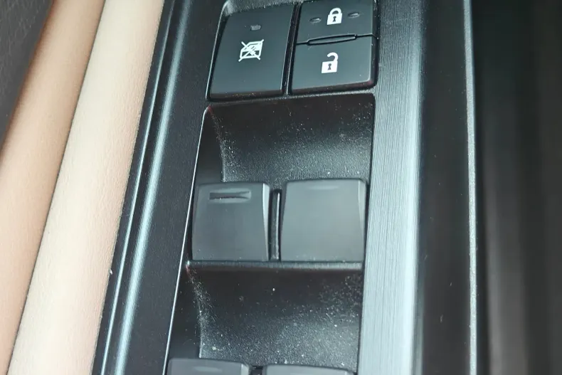 Lexus Seria ES din 2019 cu 137.694 km - oferta LEX164300 - foto 25