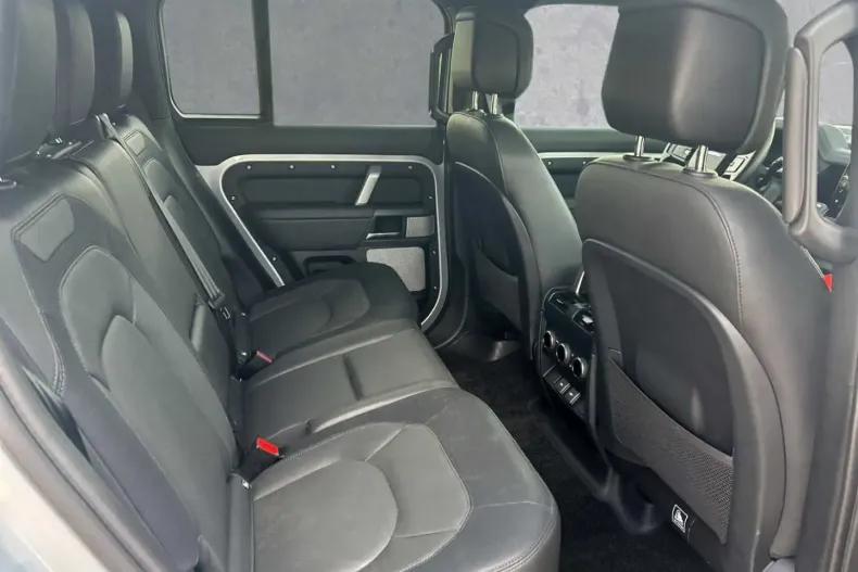 Land Rover Defender din 2023 cu 32.900 km - oferta LAN164317 - foto 9