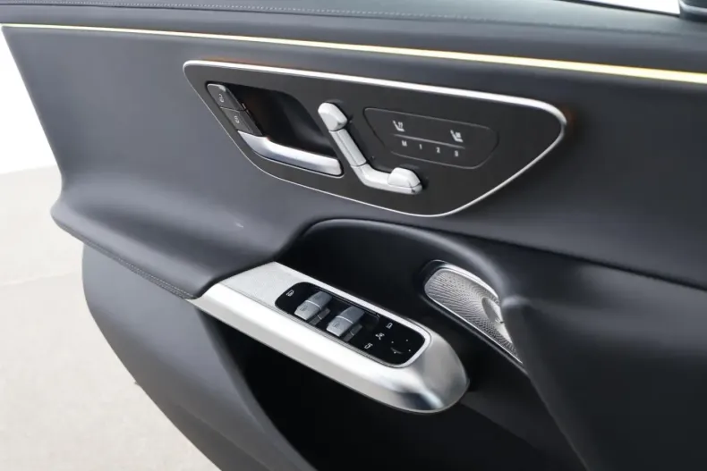 Mercedes-Benz E 400 din 2023 cu 31.000 km - oferta MER164336 - foto 12