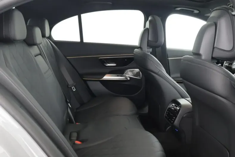 Mercedes-Benz E 400 din 2023 cu 31.000 km - oferta MER164336 - foto 13