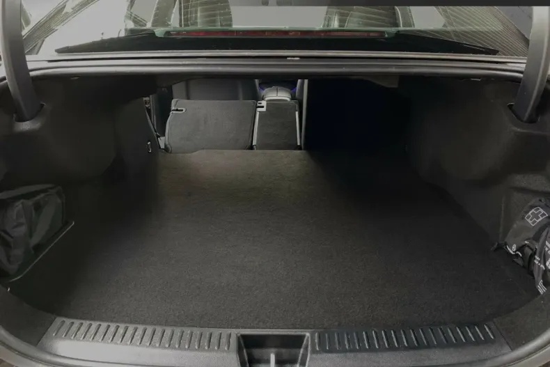 Mercedes-Benz E 300 din 2024 cu 14.390 km - oferta MER164337 - foto 10