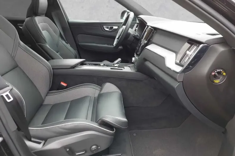 Volvo XC60 din 2024 cu 25.990 km - oferta VOL164341 - foto 3