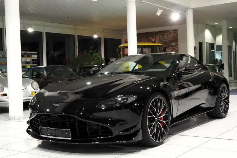 Aston Martin V8 Vantage din 2023 cu 12.800 km - oferta AST164401 - foto 1