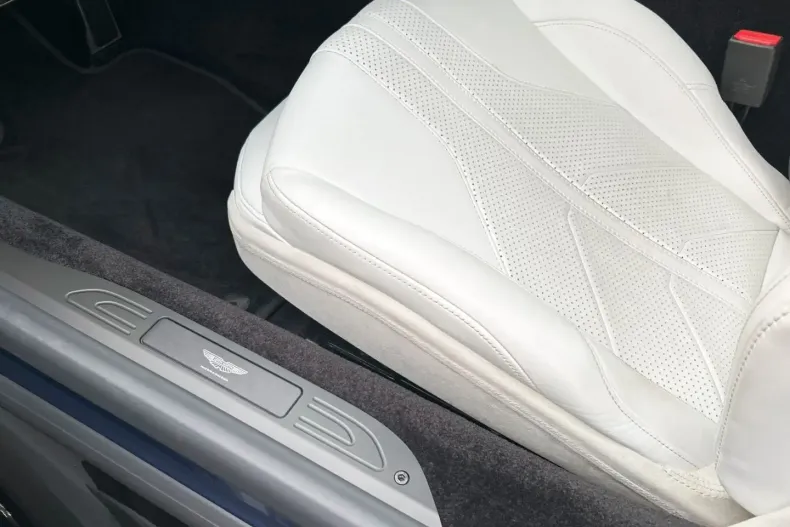 Aston Martin V8 Vantage din 2024 cu 10.000 km - oferta AST164403 - foto 27