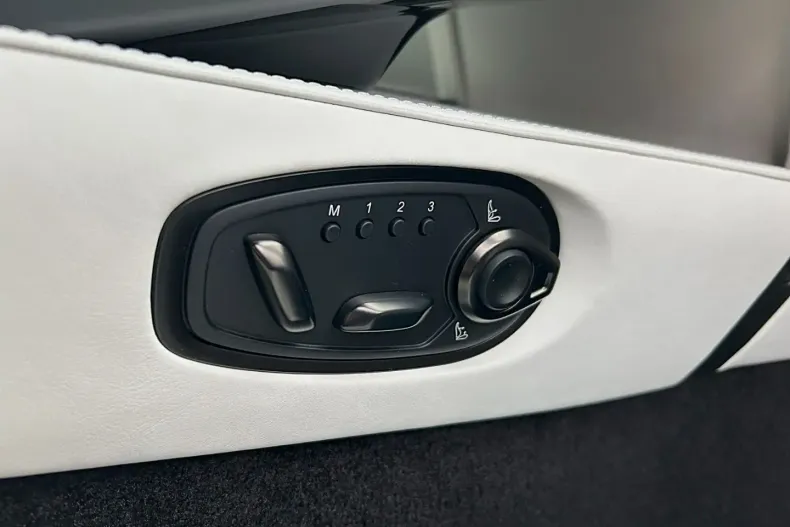 Aston Martin V8 Vantage din 2024 cu 10.000 km - oferta AST164403 - foto 30