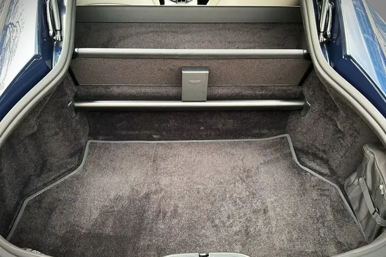 Aston Martin V8 Vantage din 2024 cu 10.000 km - oferta AST164403 - foto 38