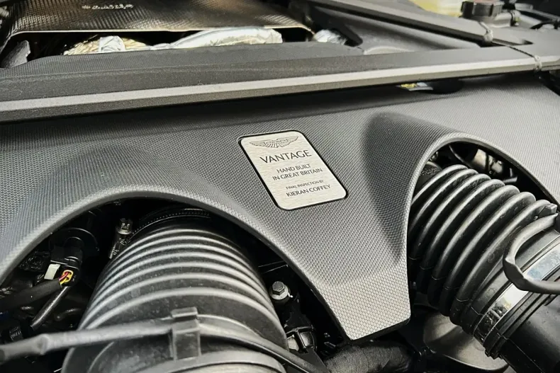 Aston Martin V8 Vantage din 2024 cu 10.000 km - oferta AST164403 - foto 40