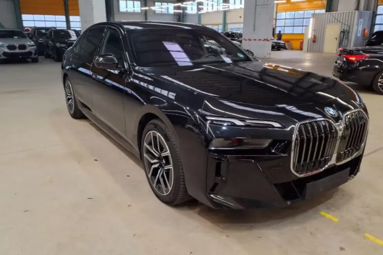 BMW 740 din 2025 cu 20.000 km - oferta BMW164514 - foto 3