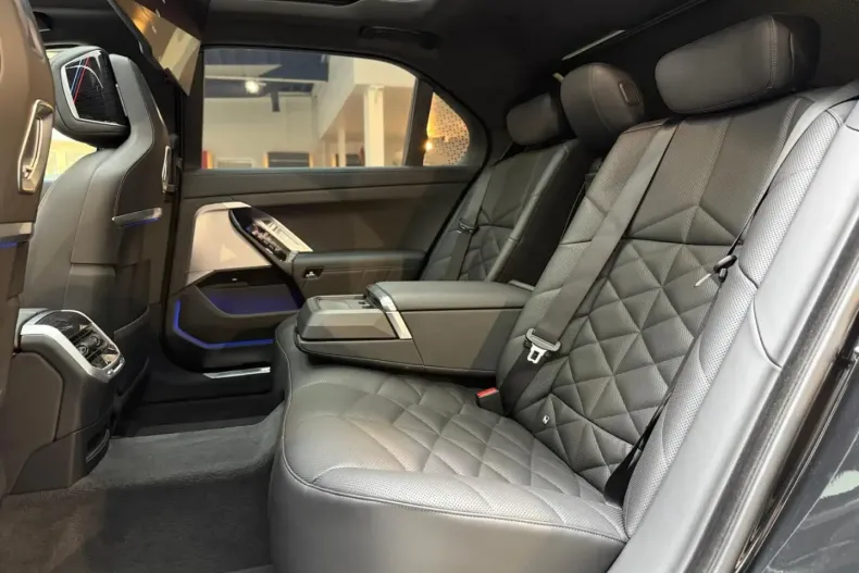 BMW 740 din 2025 cu 30.000 km - oferta BMW164515 - foto 26