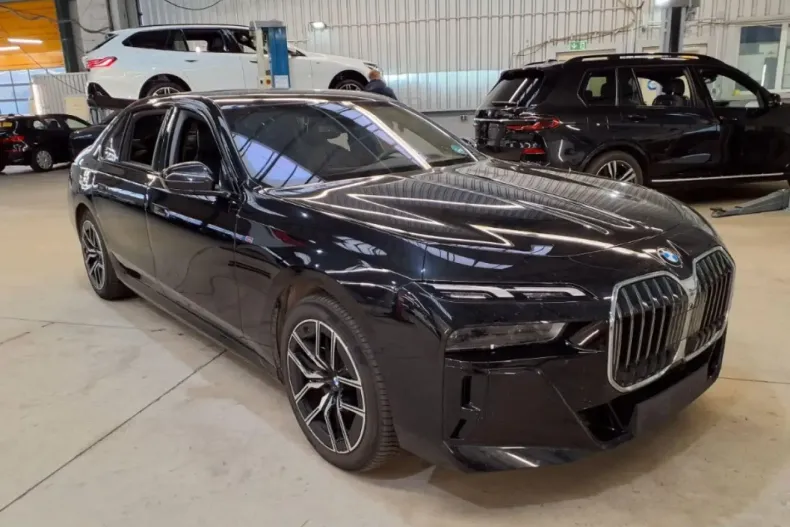 BMW 740 din 2025 cu 27.657 km - oferta BMW164516 - foto 3