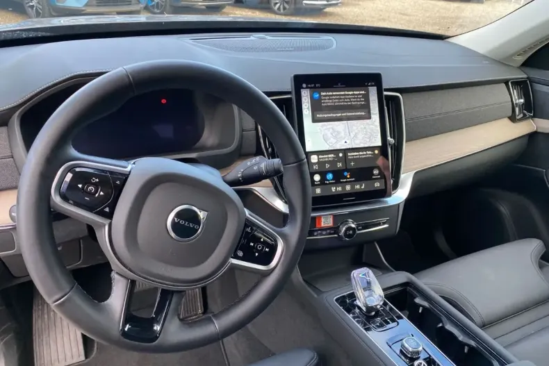 Volvo XC90 din 2025 cu 25.339 km - oferta VOL164554 - foto 2