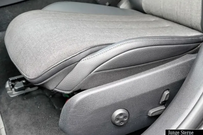 Mercedes-Benz E 220 din 2024 cu 18.839 km - oferta MER164572 - foto 12