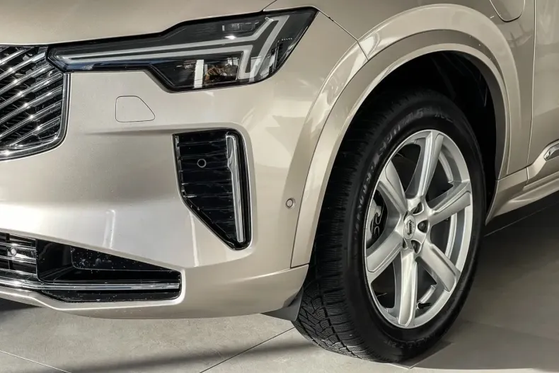 Volvo XC90 din 2025 cu 22.100 km - oferta VOL164595 - foto 2