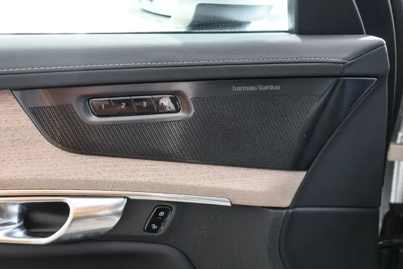 Volvo XC90 din 2025 cu 22.100 km - oferta VOL164595 - foto 6