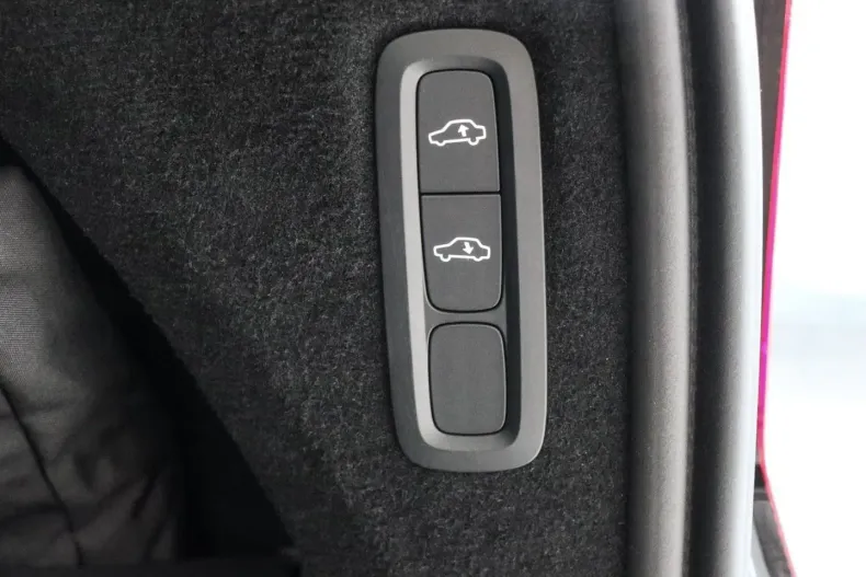 Volvo XC90 din 2025 cu 22.100 km - oferta VOL164595 - foto 9