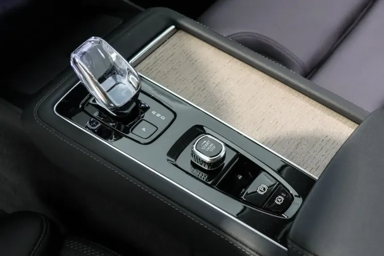 Volvo XC90 din 2025 cu 22.100 km - oferta VOL164595 - foto 11