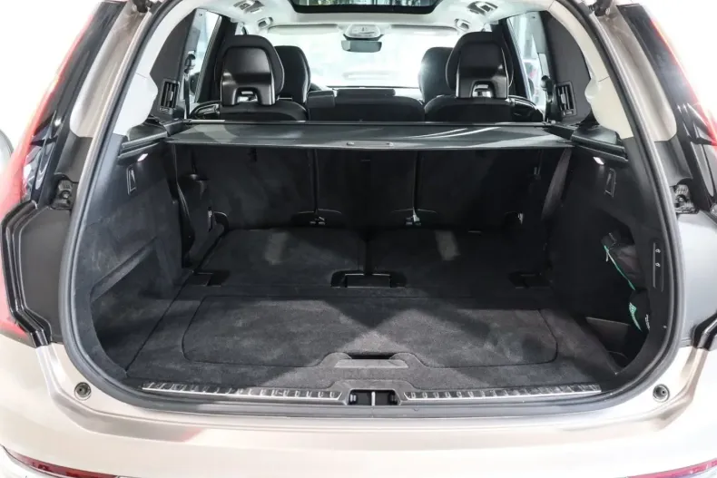 Volvo XC90 din 2025 cu 22.100 km - oferta VOL164595 - foto 14