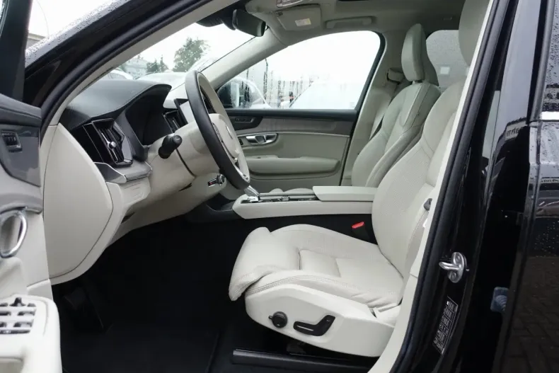 Volvo XC90 din 2025 cu 19.490 km - oferta VOL164603 - foto 9