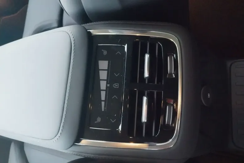 Volvo XC90 din 2025 cu 16.500 km - oferta VOL164614 - foto 11