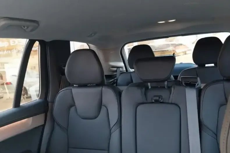 Volvo XC90 din 2025 cu 16.500 km - oferta VOL164614 - foto 17